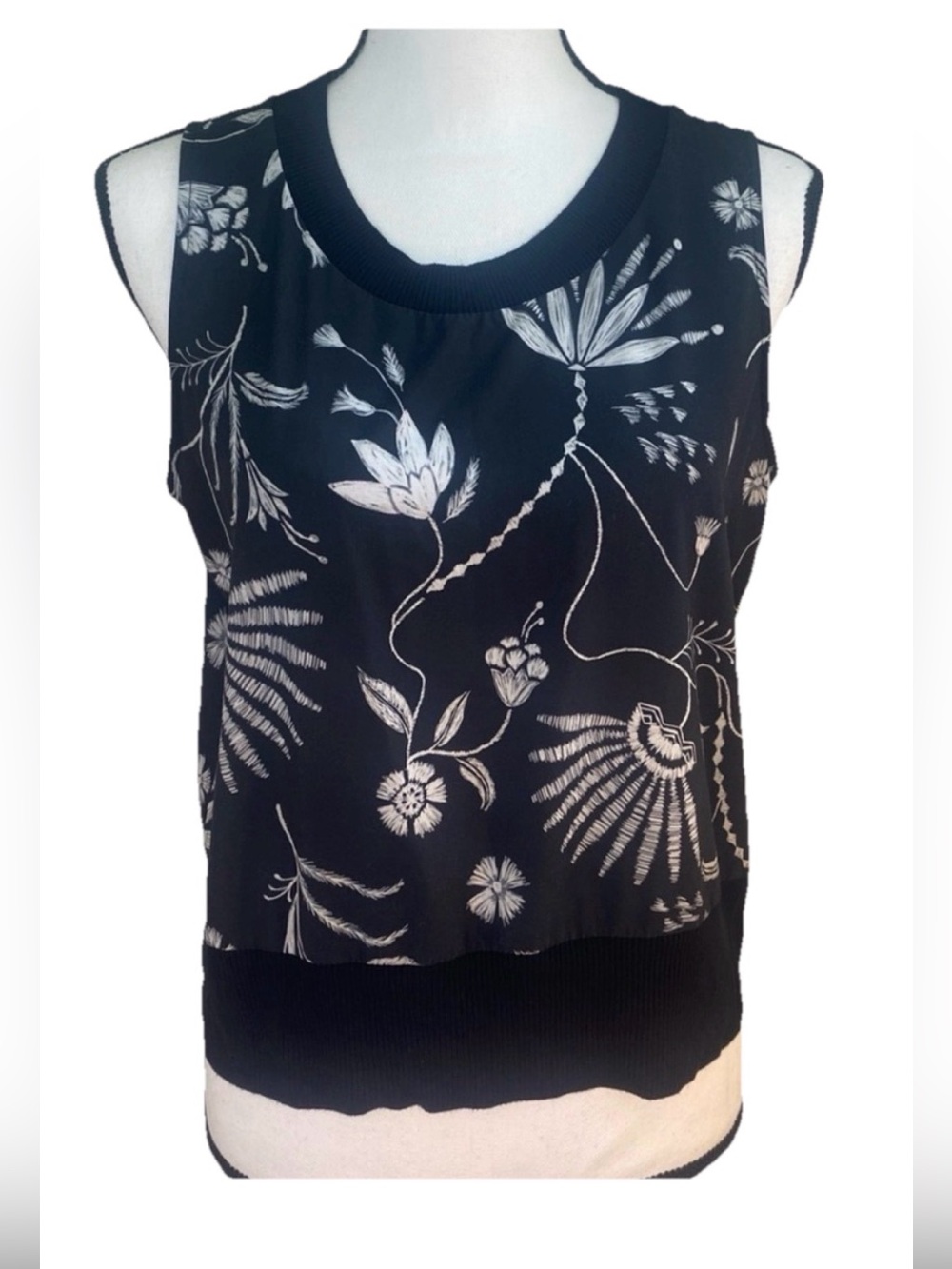 Althleta Sz Small Black Floral Print Ribbed Shell Zephyr Tank Top Black UPF 50+